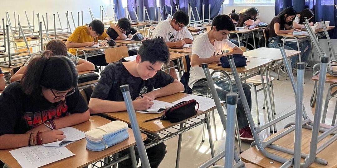 Estudiante estudiando